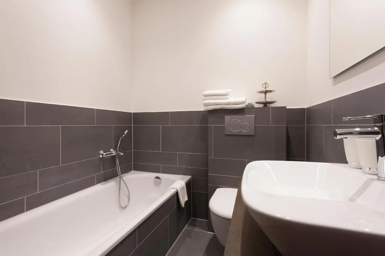 Hotel Angerland Garni 拉廷根