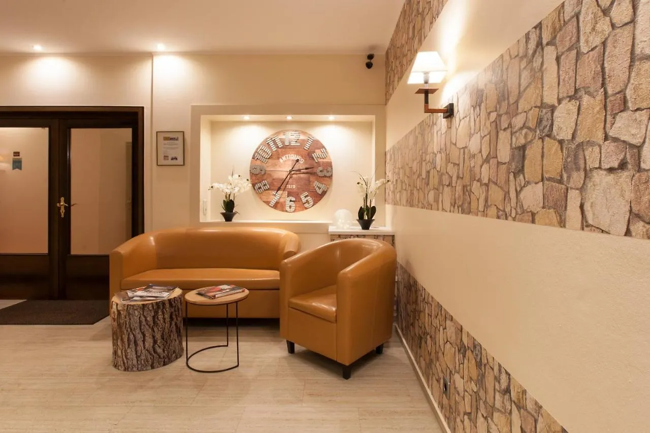 Hotel Angerland Garni 拉廷根