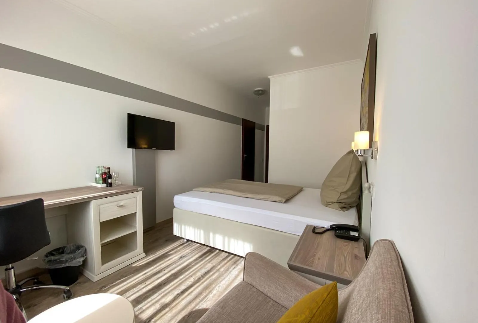 Hotel Angerland Garni 拉廷根