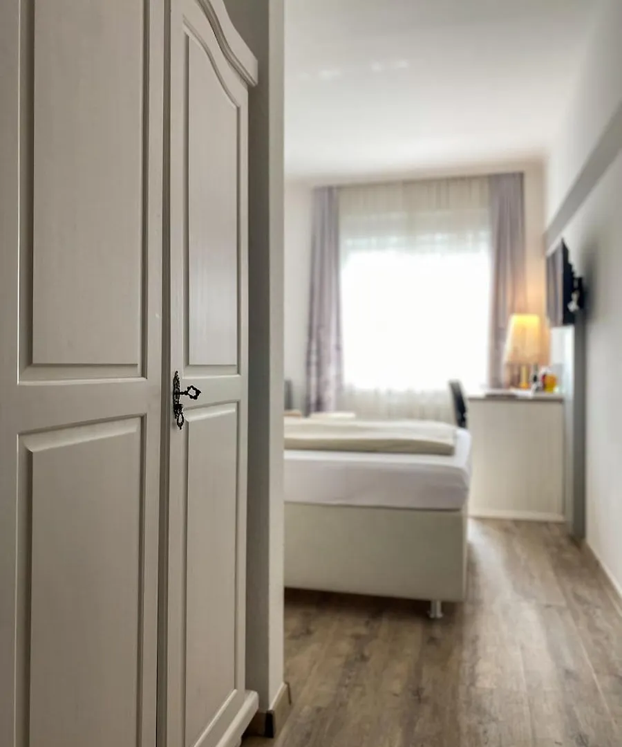 Hotel Angerland Garni 拉廷根