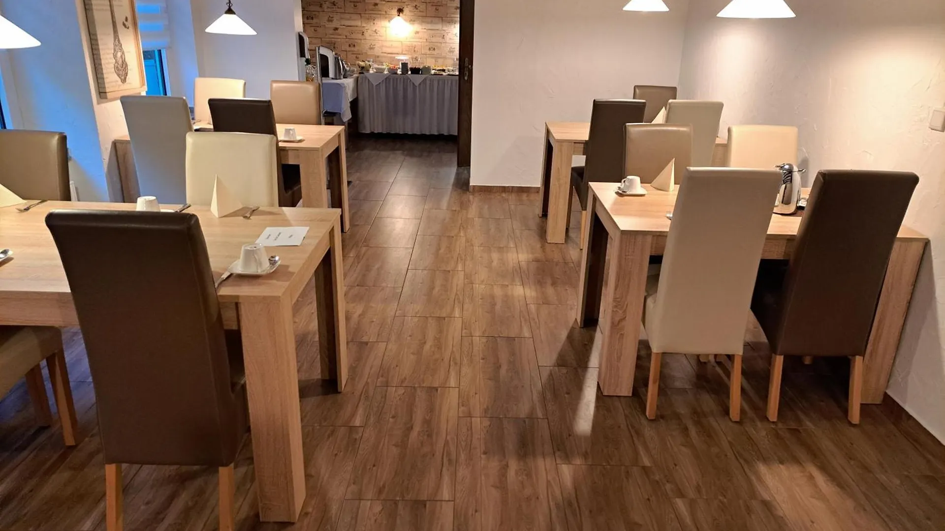 Hotel Angerland Garni 拉廷根